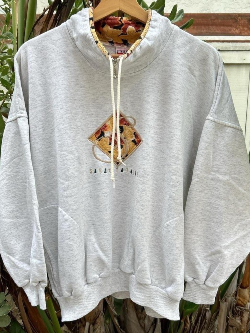 Vintage 1990s Cityscape Seattle Floral Applique Hoodie Large